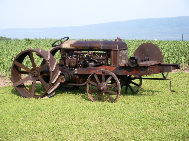 1920 Fordson F - Little Buddy Mounted Saw